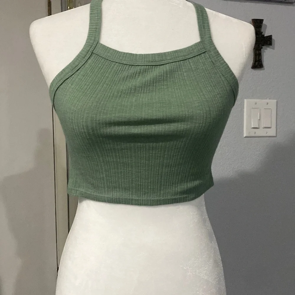 American Eagle. cropped tank top - Picture 7 of 7